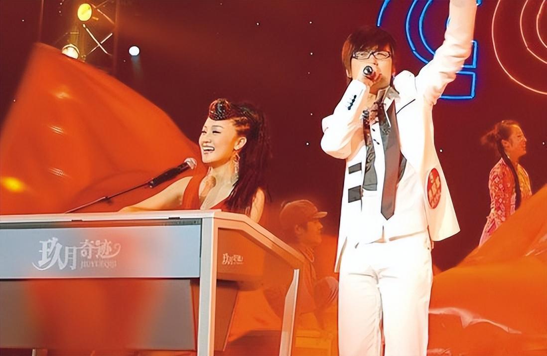 九游体育-玖月奇迹离婚7年，王小玮近况曝光，43岁无婚无育，发福显老